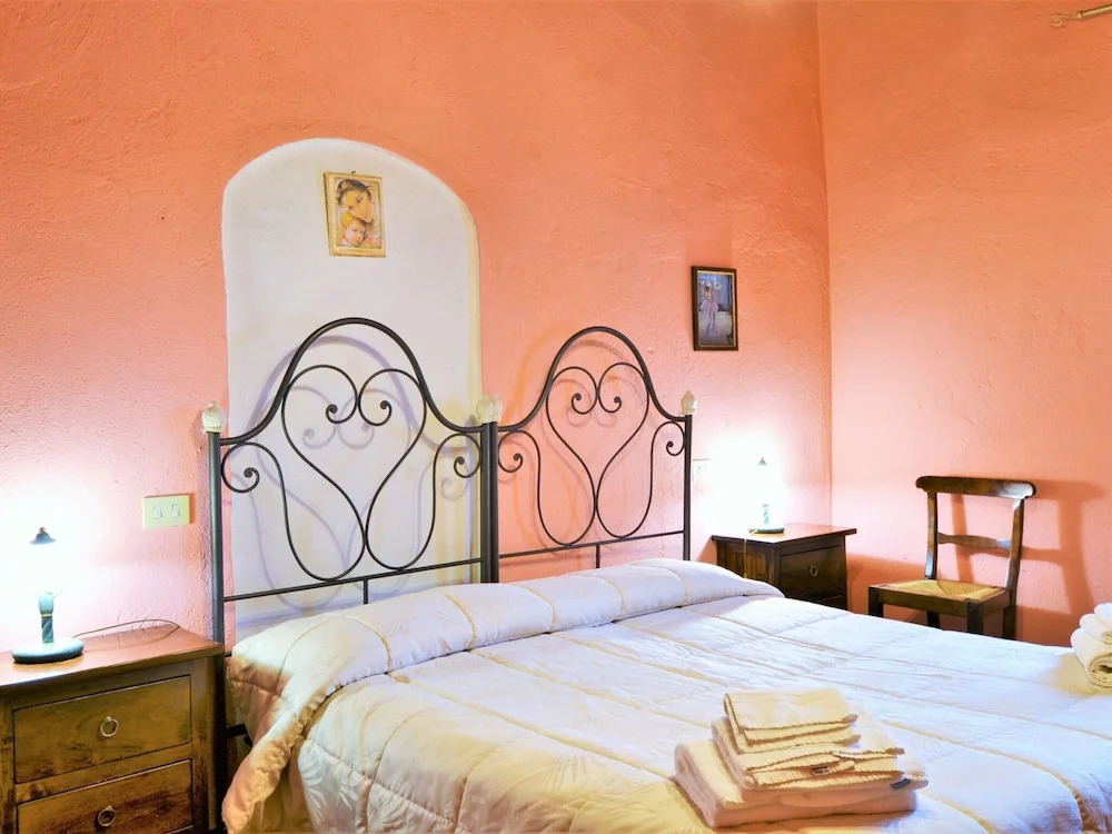 Rustic Holiday Home in Città di Castello with Swimming Pool