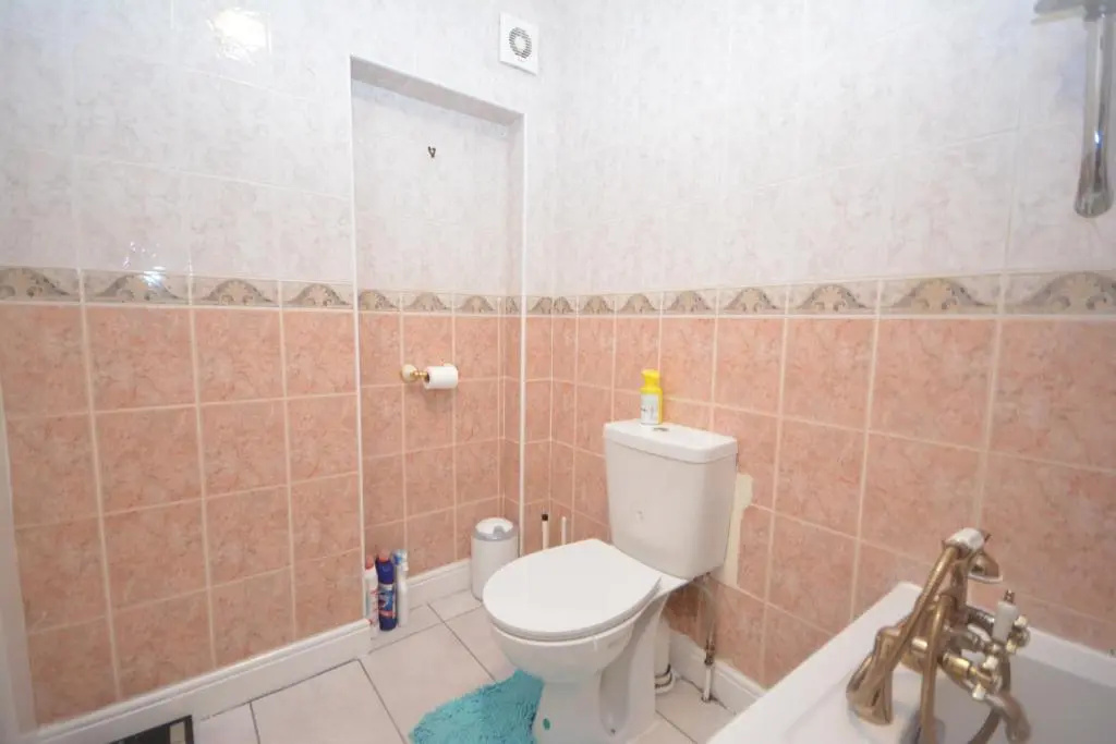London Luxury 5 Bedroom House 2 min walk to the Tube Station