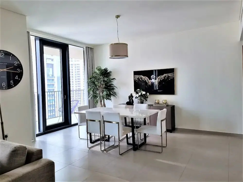 Luxurious Downtown Apt with balcony & View