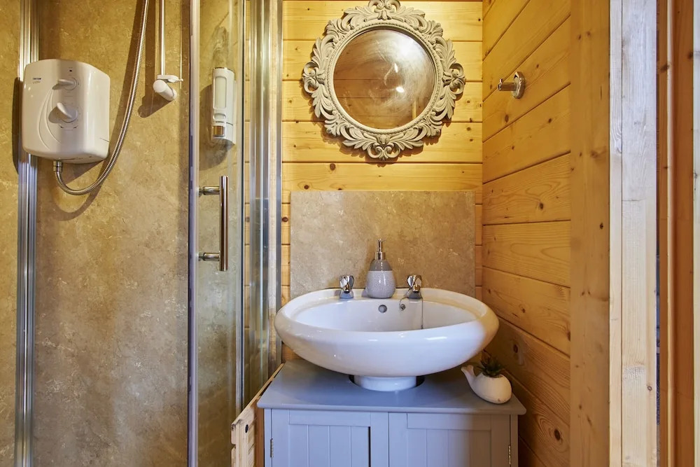 Cabin for 2 - Wood Burning Hot Tub & Fire