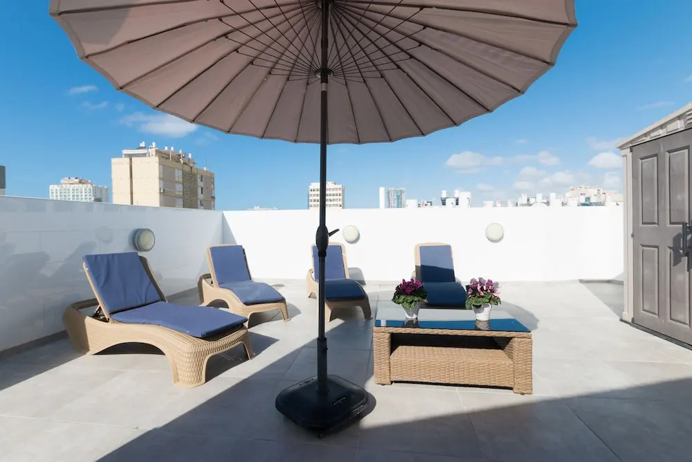 Amazing Penthouse Sea view 50M to Beach