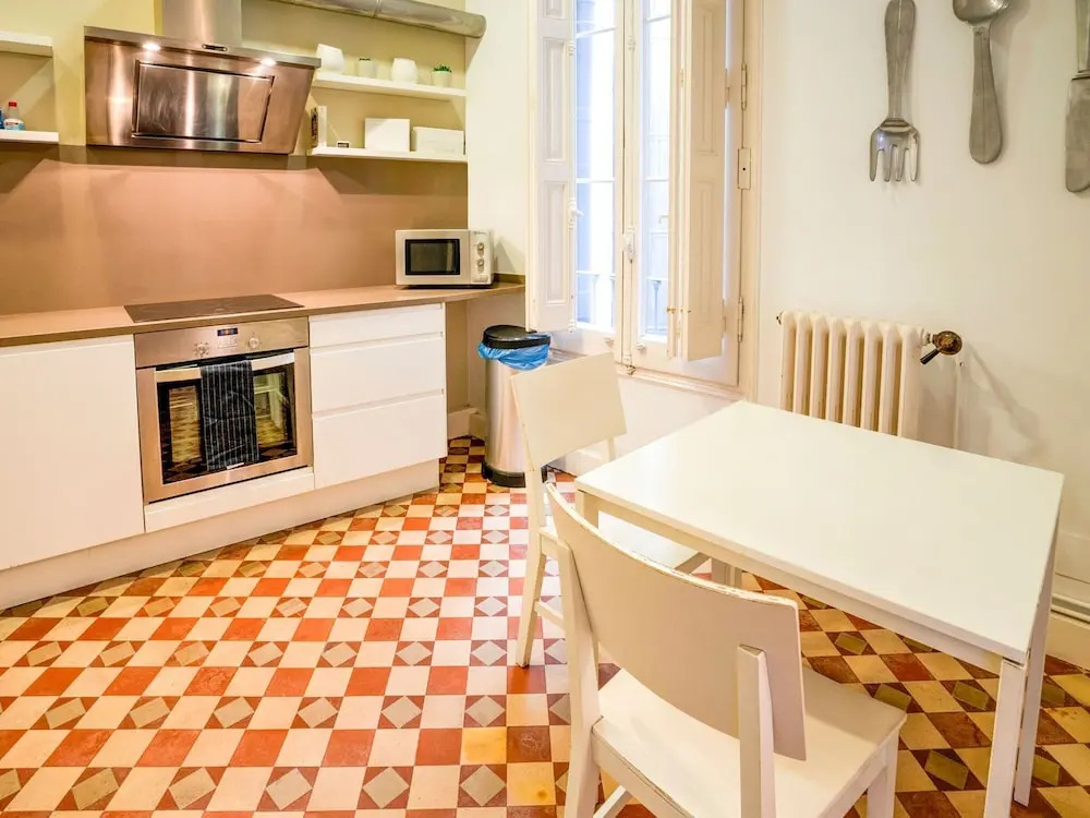 Luxurious apartment for 9 people recently renovated in the center of Barcelona