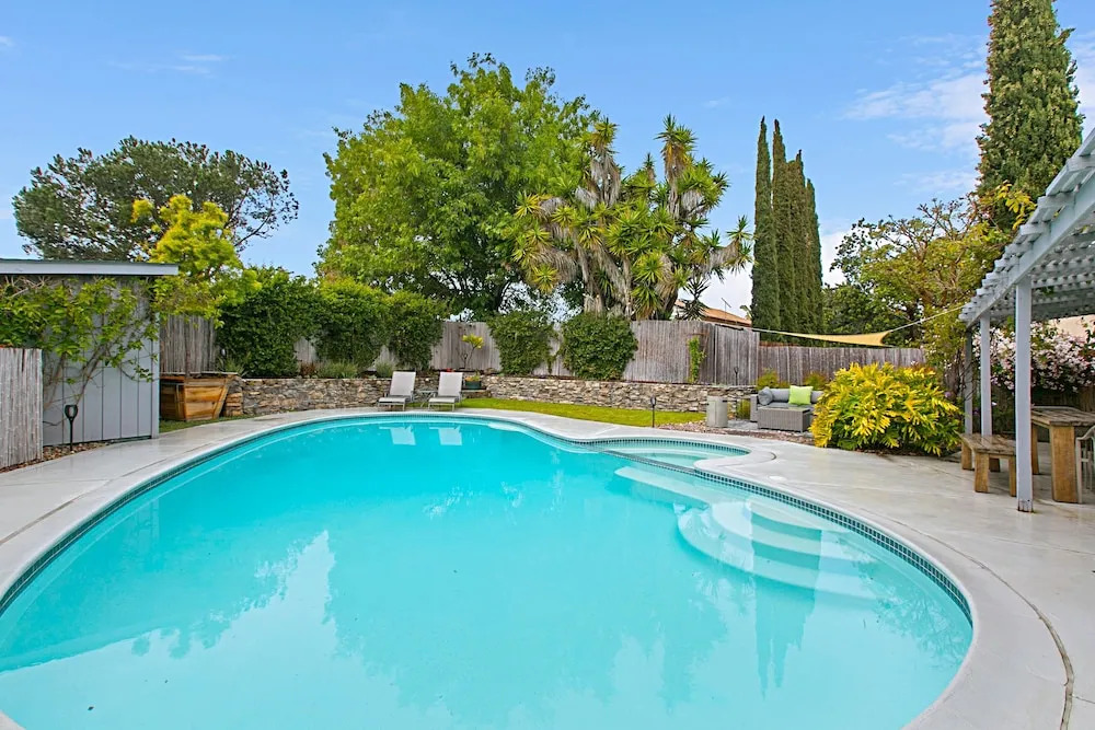 San Diego Oasis W/ Private Pool, Spa, & Pool Table Home