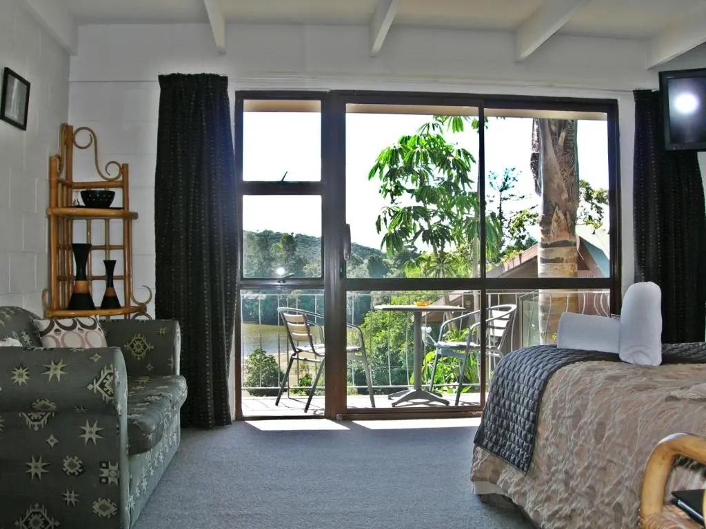 Waterfalls Estate - Motel & Campground