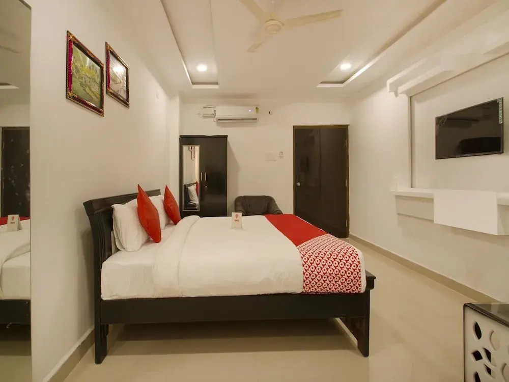 OYO 13062 Kamala Residency-Inn