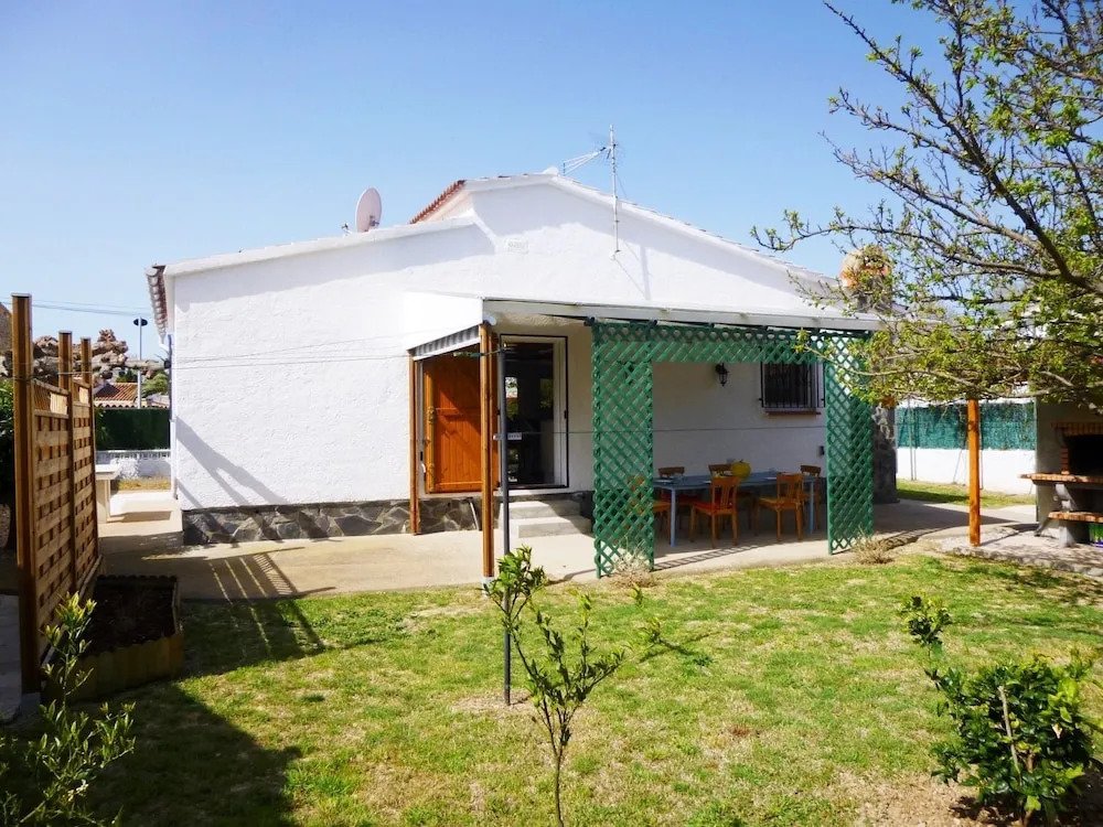 Comfortable Property in Empuriabrava With Garden, Barbecue and Three Bedrooms