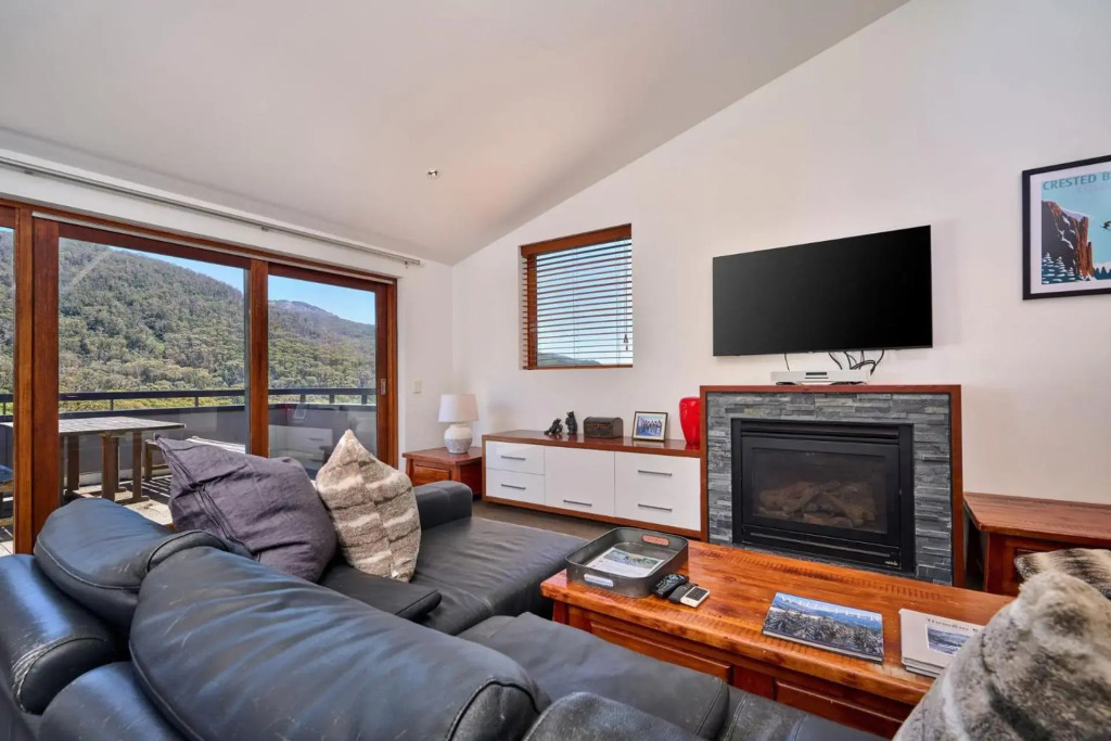 Elevation 3 bedroom and loft penthouse with gas fire and alpine views
