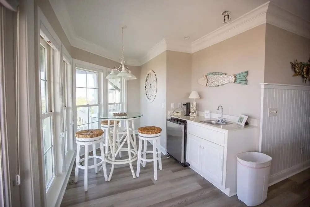 Paw-paw's Place 6 Bedroom Home by RedAwning