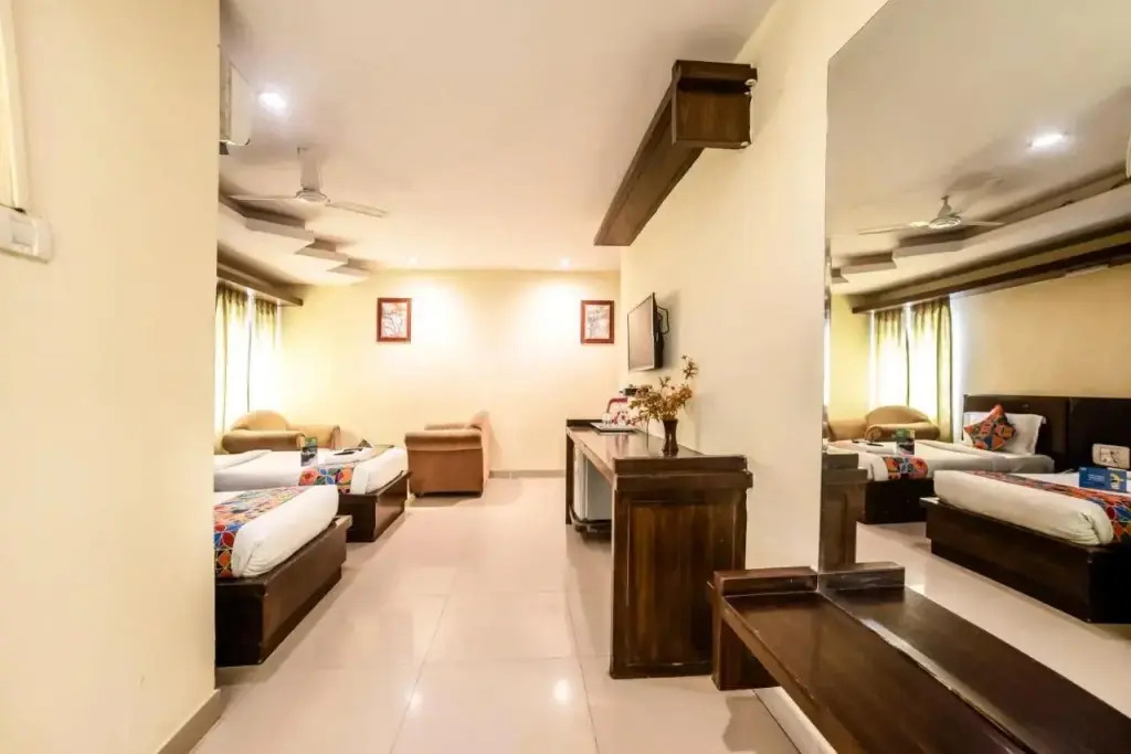 OYO 6648 Hotel Royal Residency
