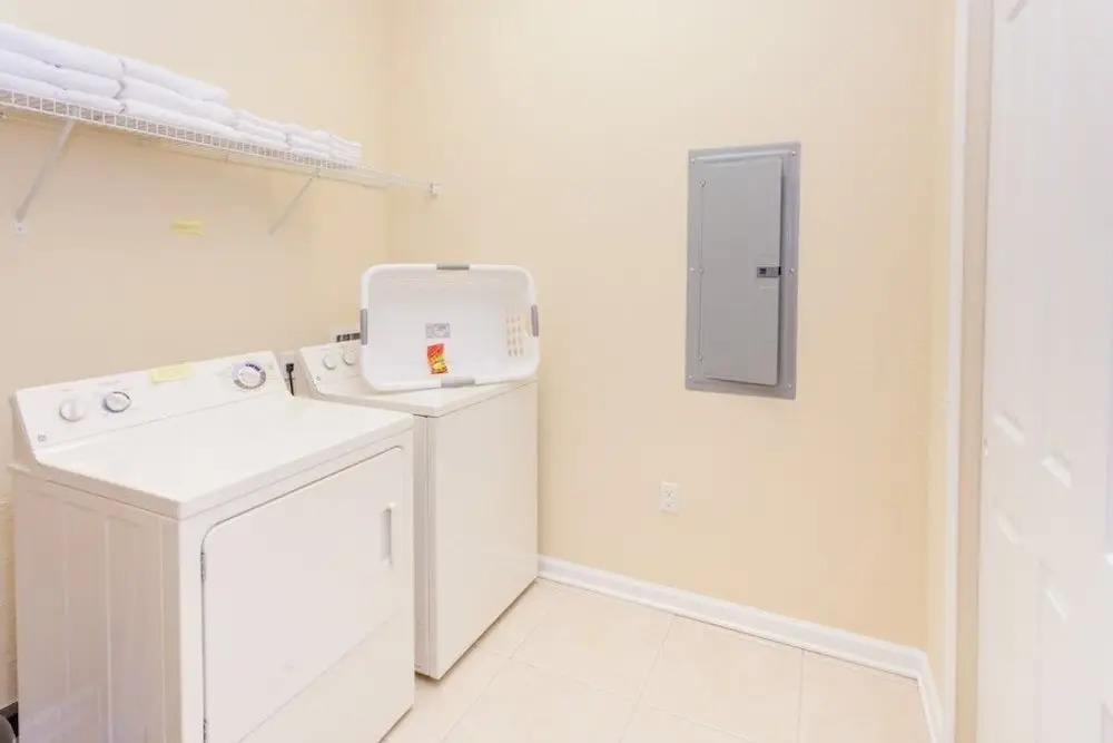 3 Bed 2 Bath Premium Lakeview l 1006
