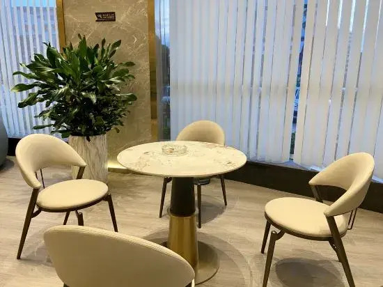 Green View Hotel (Foshan Xiqiao Mountain Qian Guo Qing Store)
