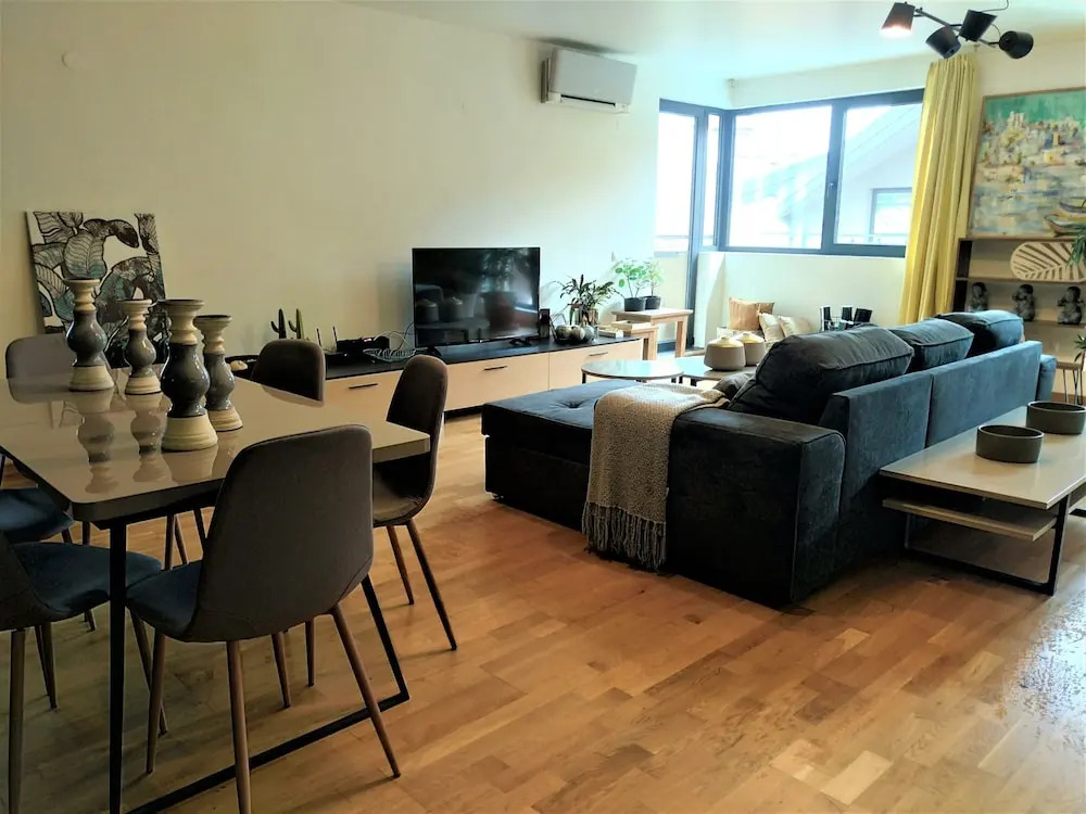 Baratero Club Apartments Private Parking EV points