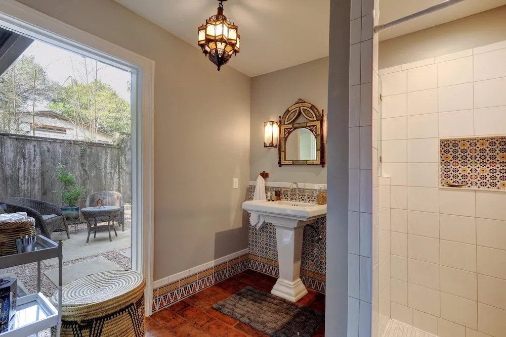 1606 Kenwood Ave Bungalow Bungalow