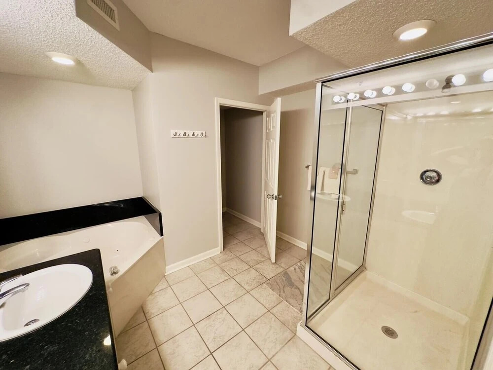 Barefoot Resort N Tower 509 4 Bedroom Condo by RedAwning