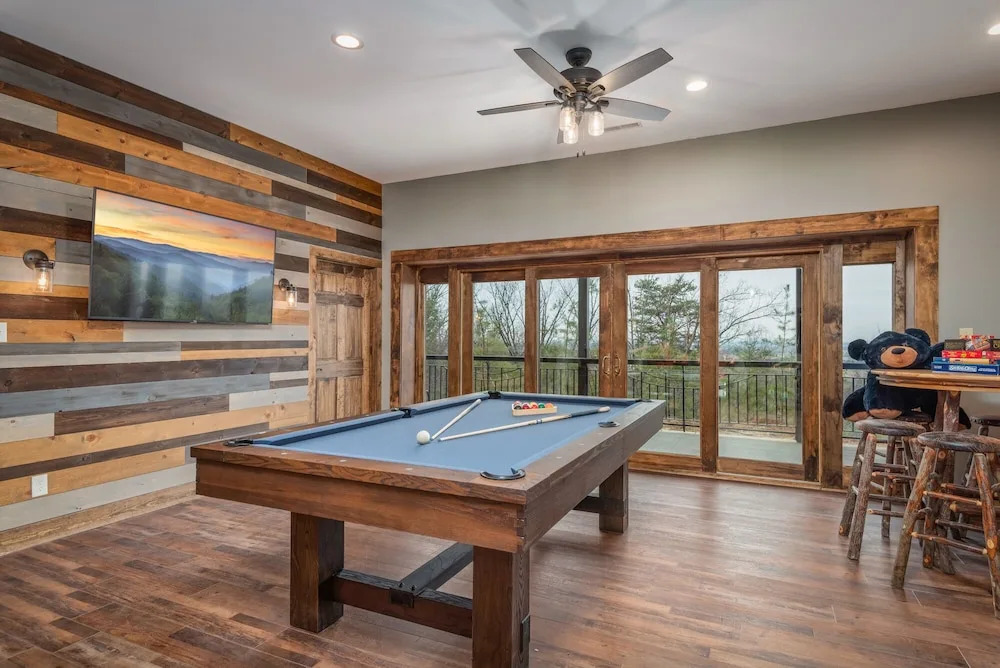 Tanglewood Mountain Lodge 8 Bedrooms 5 Bathrooms Home
