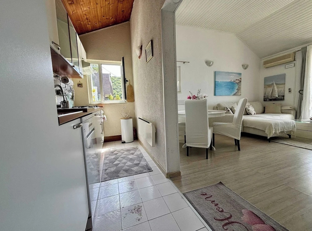Indys Beach Apartments