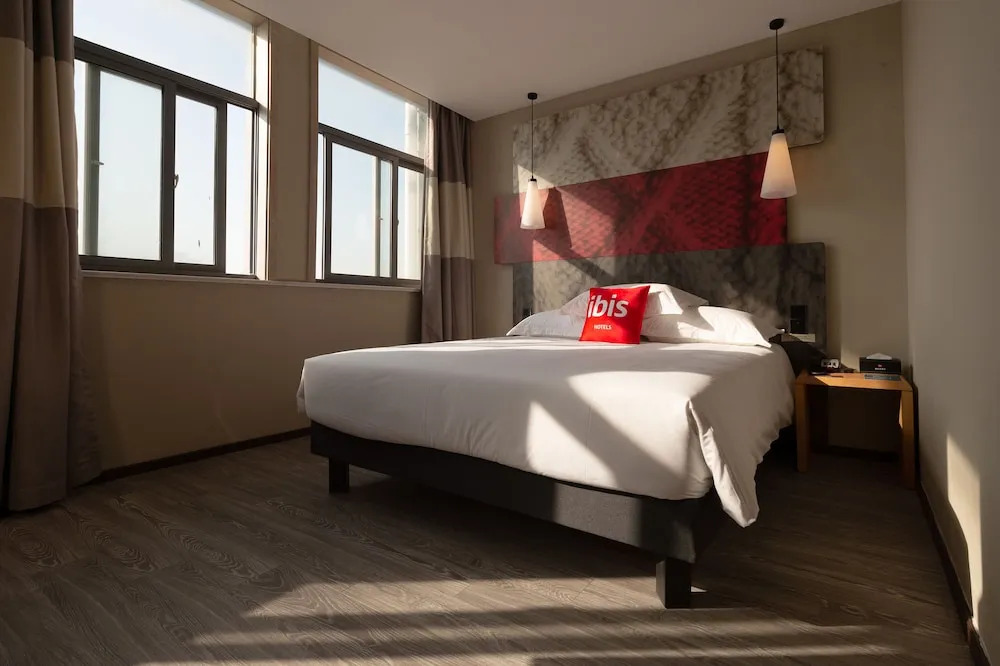 Ibis Guanyun Kowloon Port Water Street Hotel