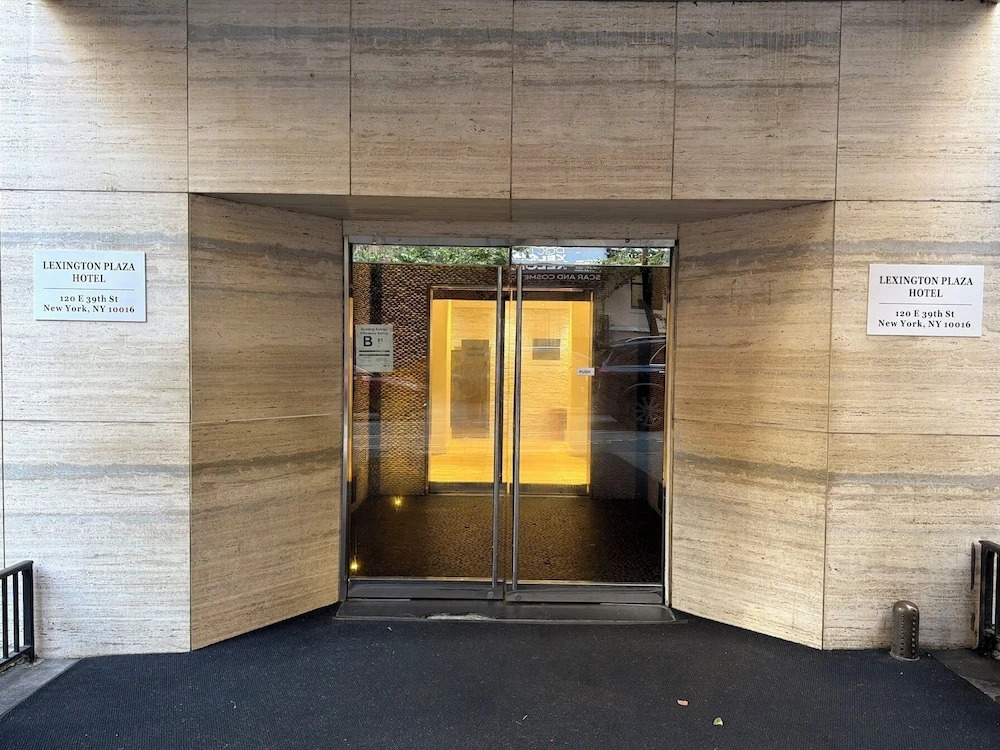 Lexington Plaza Hotel
