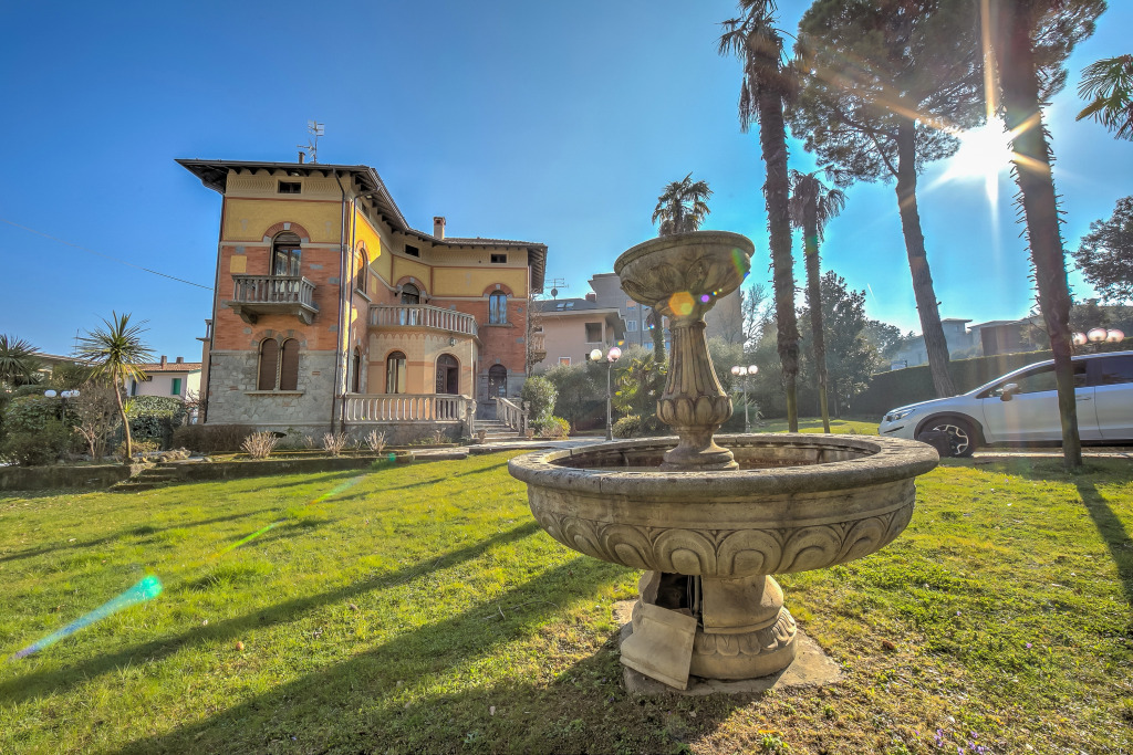 Villa Barbara - Lake Garda Villa with Pool & Views