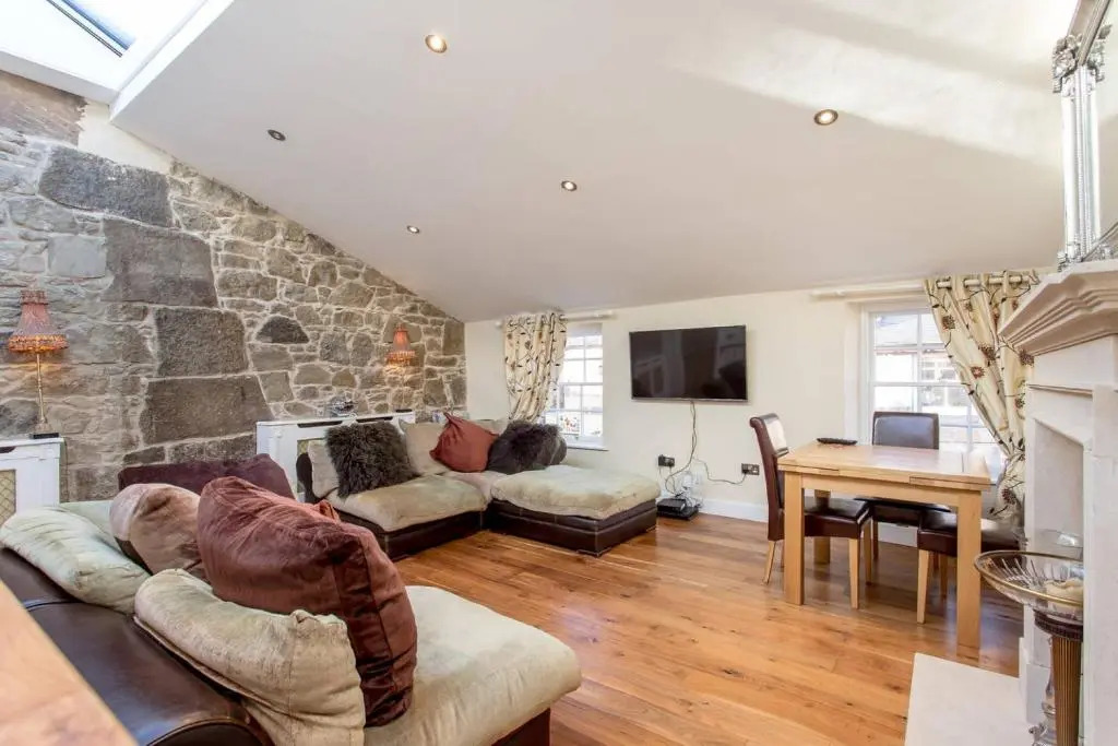 ALTIDO Spacious 3BR Mews House behind Calton Hill