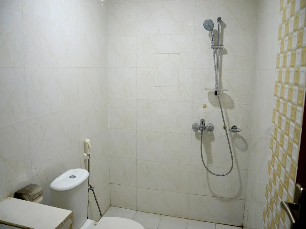 Collection O 4308 Hotel Zaarang Inn