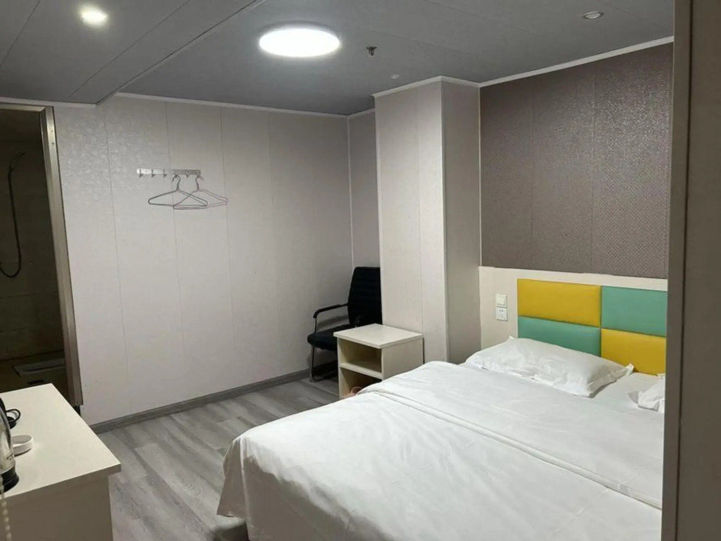 Jiayuan Business Hotel (Wuhan University of Science and Technology Huangjiahu Campus )