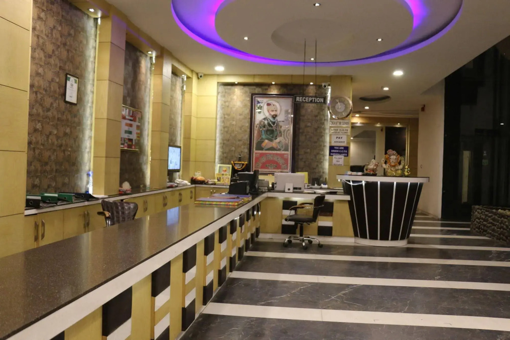 Hotel All Iz Well - Just a min away from New Delhi Railway Station
