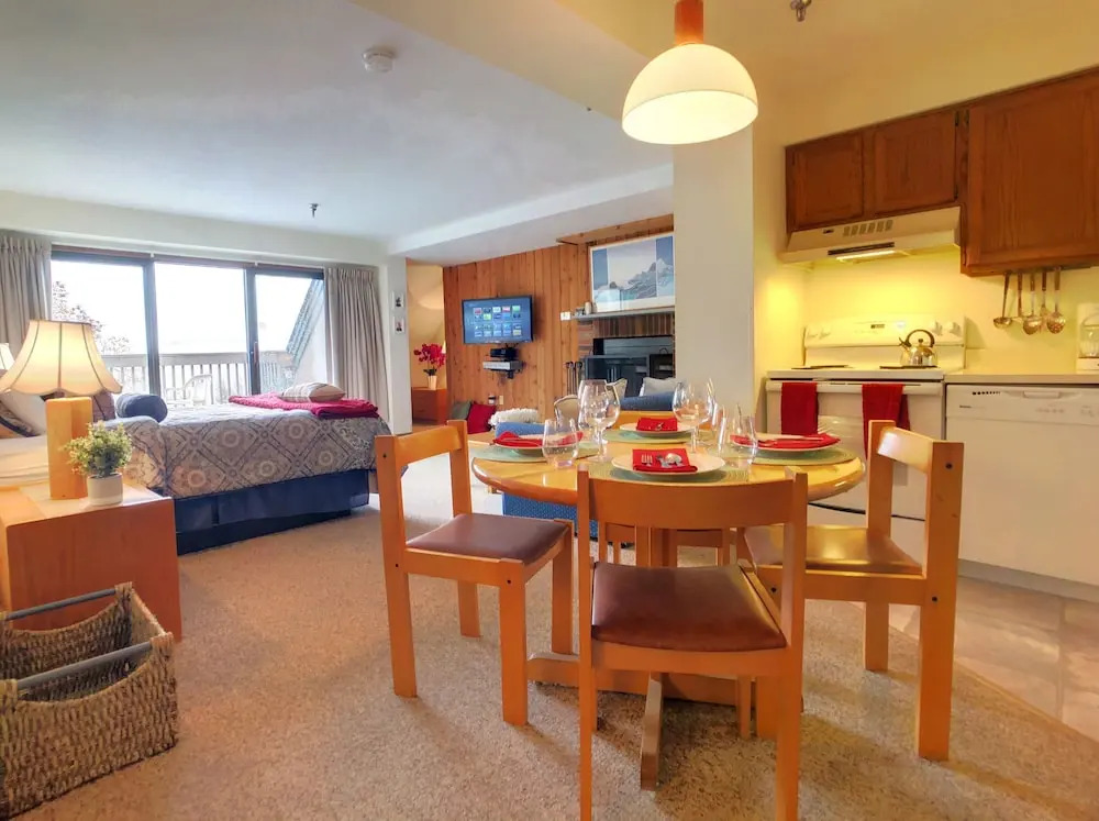 Mg 3d11 - Mt. Green Studio: Sleeps 4. Close To Skiing!