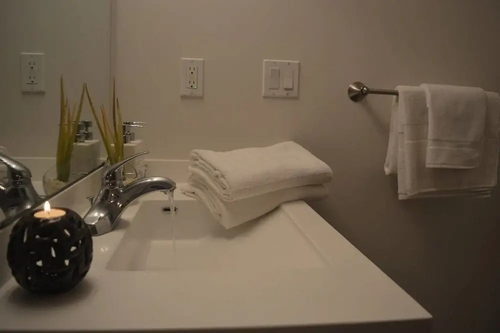 NEW Luxury Condo - Lake Shore View With Parking