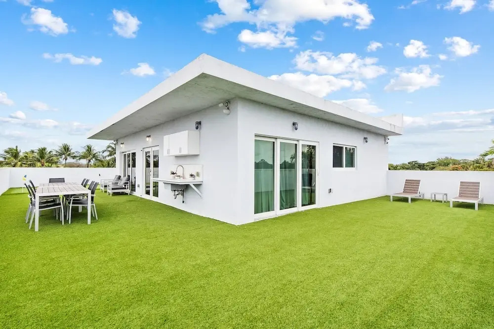 Apt W/patio, Balcony & Mini-golf