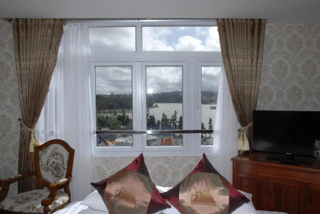 MOUNTIAN TOWN Hotel