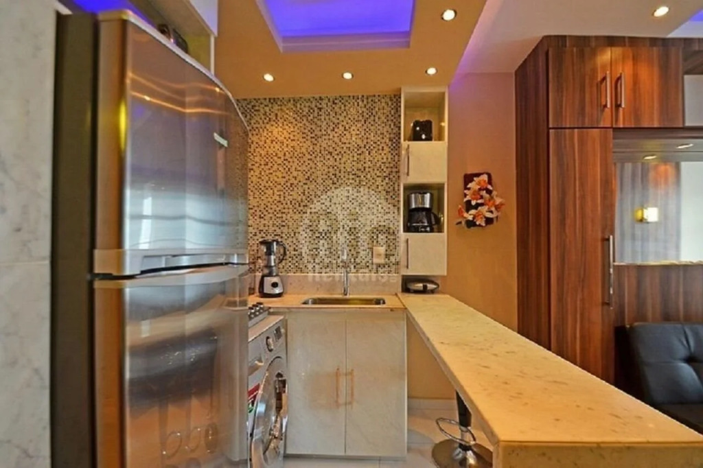 Lindo apto reformado com vista - C044