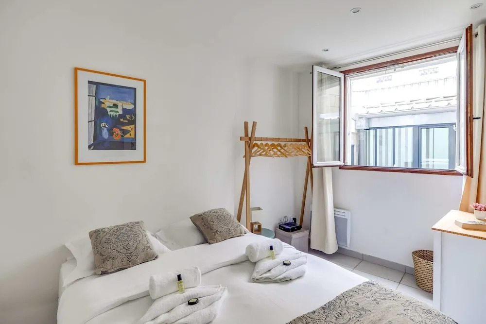 Charming Flat - 6 Mins to Gare Du Nord Metro