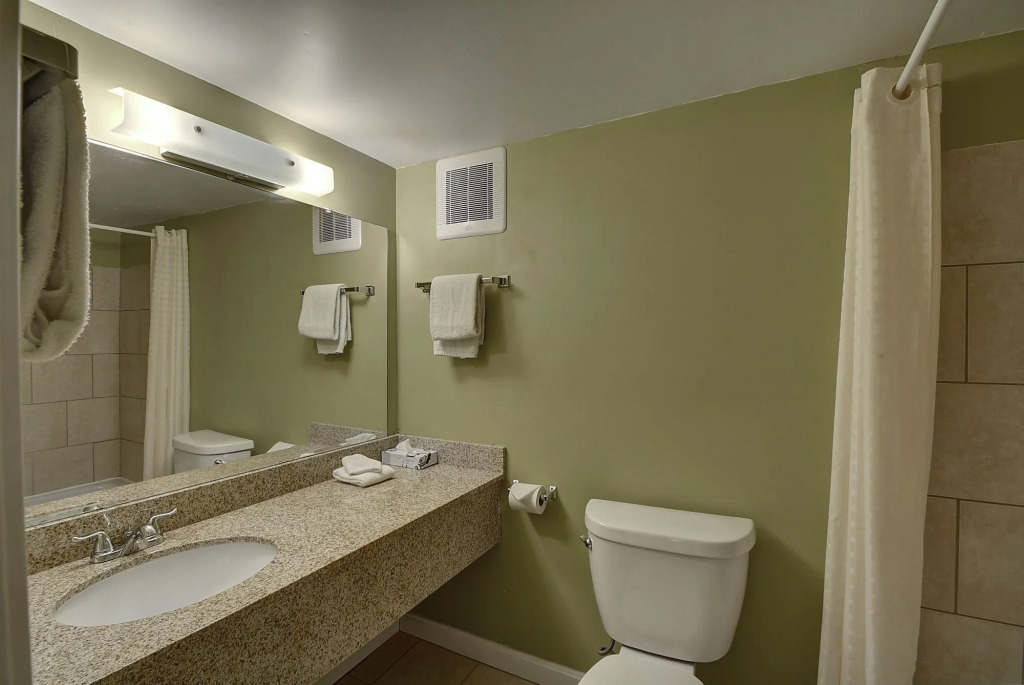 Colonial Motel