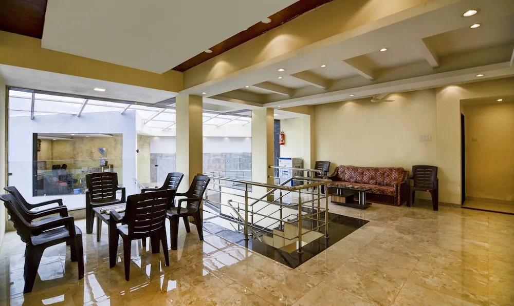 OYO 23365 Hotel Bright Plaza