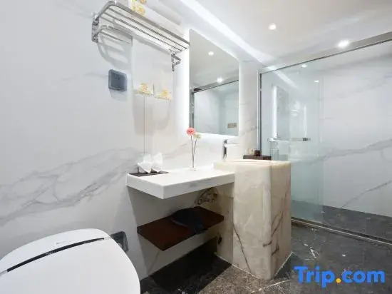 Jinding Haitian Business Hotel