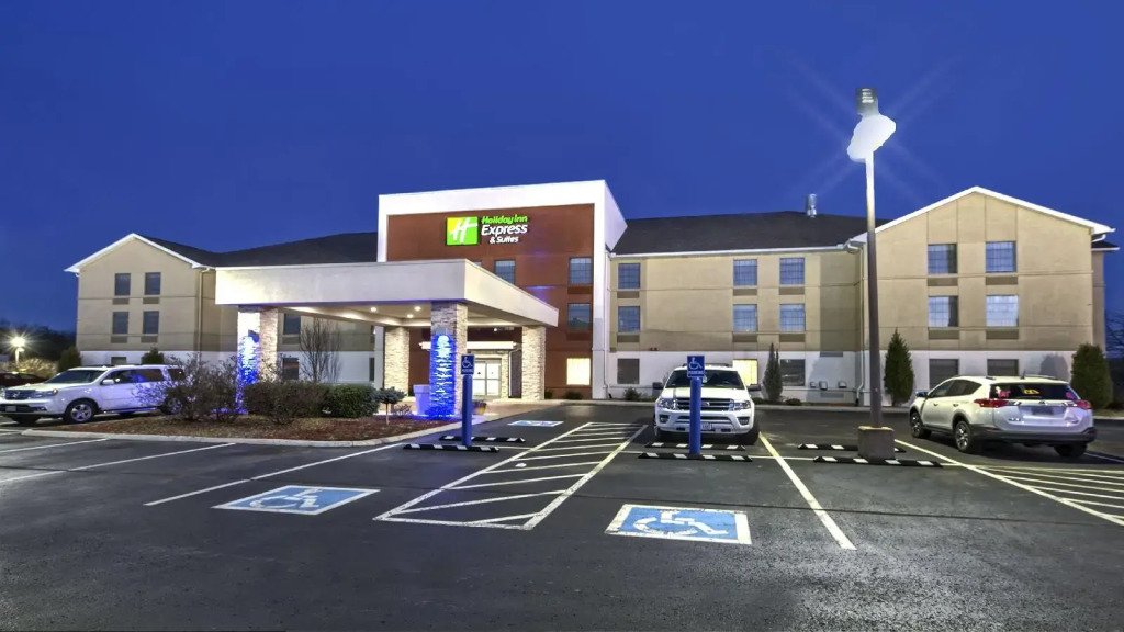 Holiday Inn Express & Suites Crossville by IHG