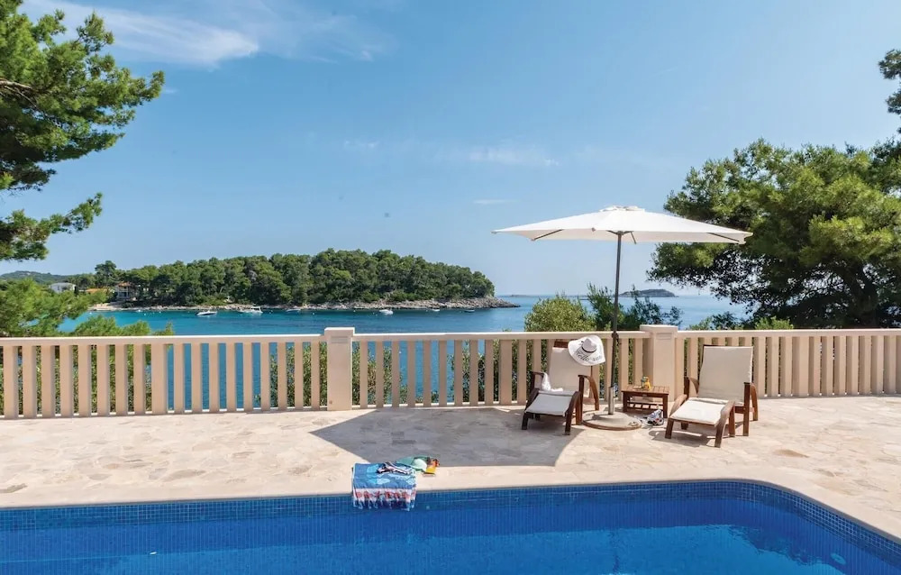 3 Bedroom Lovely Home In Blato