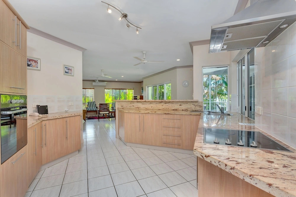 White Sapphire Holiday House