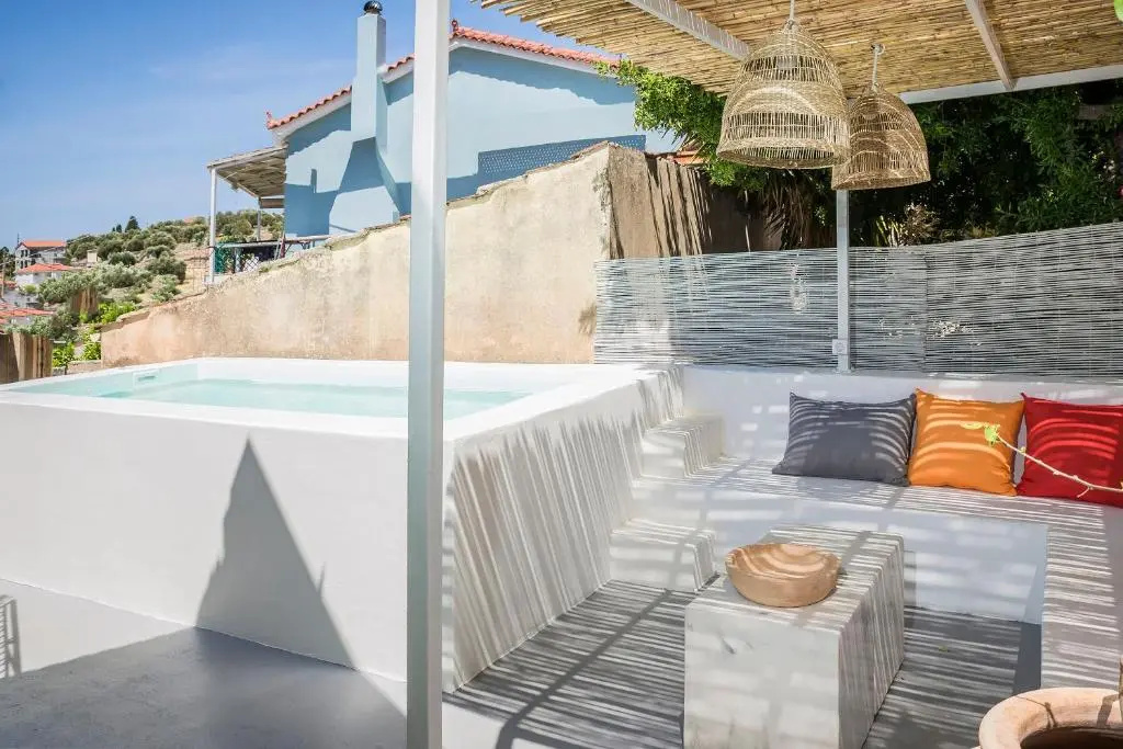 Bohemian Nest - Cheerful 2-Bedroom Villa with pool