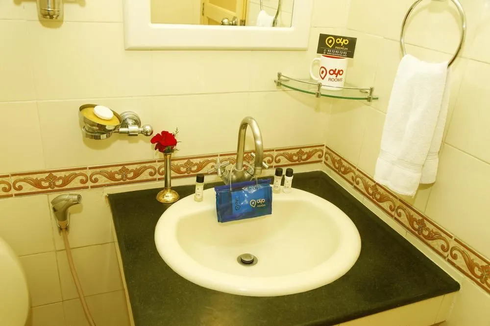 OYO Premium Gandhipuram Avinashi Road