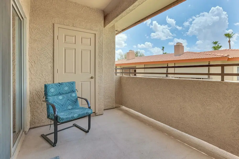 14 Mi to Dtwn: Phoenix Condo w/ Balcony & Spa!