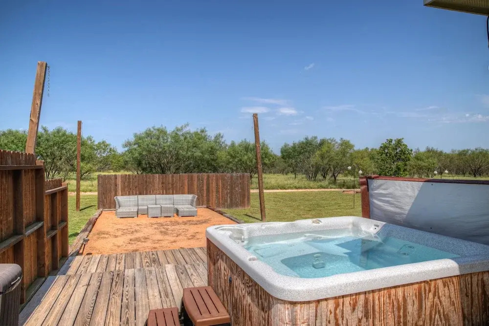 Gorgeous Home W/hot Tub&grill