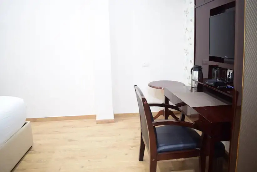 Hotel Naveen Continental @ 2Minutes Walk From Zero Road Bus Stand