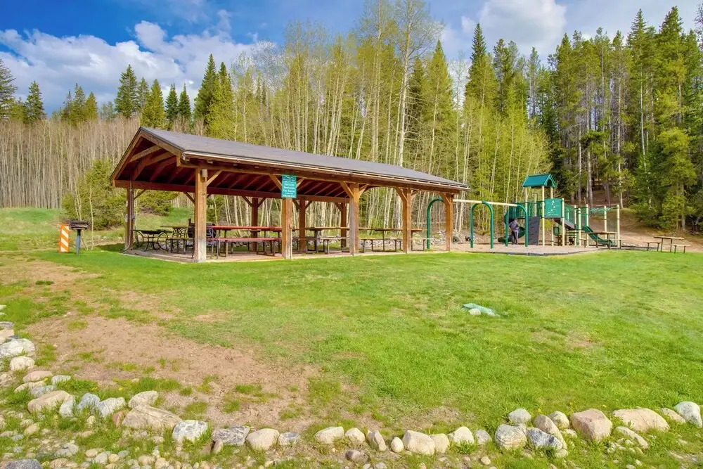 Pool & 3 Hot Tubs: Winter Park Condo on Bus Line