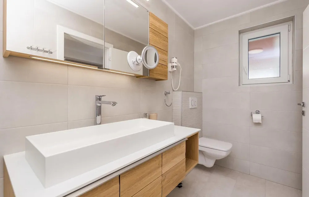Stunning Home in Lopar with Outdoor Swimming Pool, Hot Tub & 4 Bedrooms
