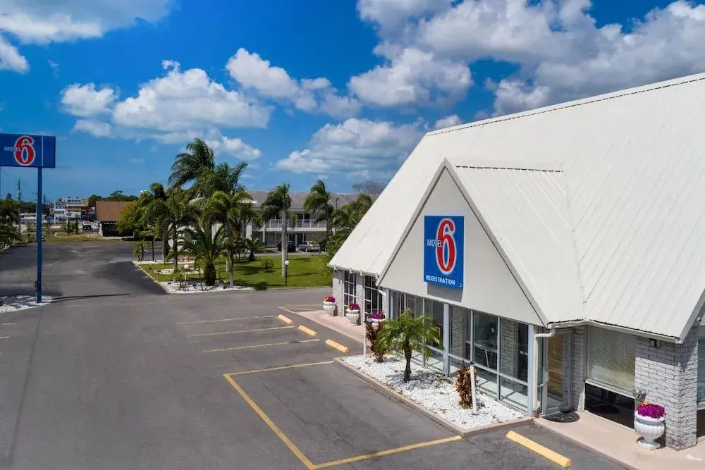 Studio 6-Englewood, FL