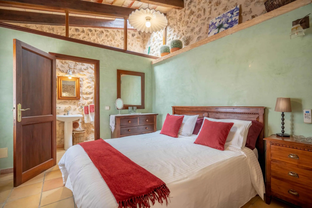 CAN PULIT finca romántica para 2 con piscina y vistas en Selva Mallorca
