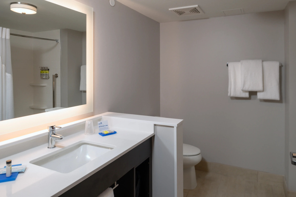 Holiday Inn Exp Stes Dtwn Arts District