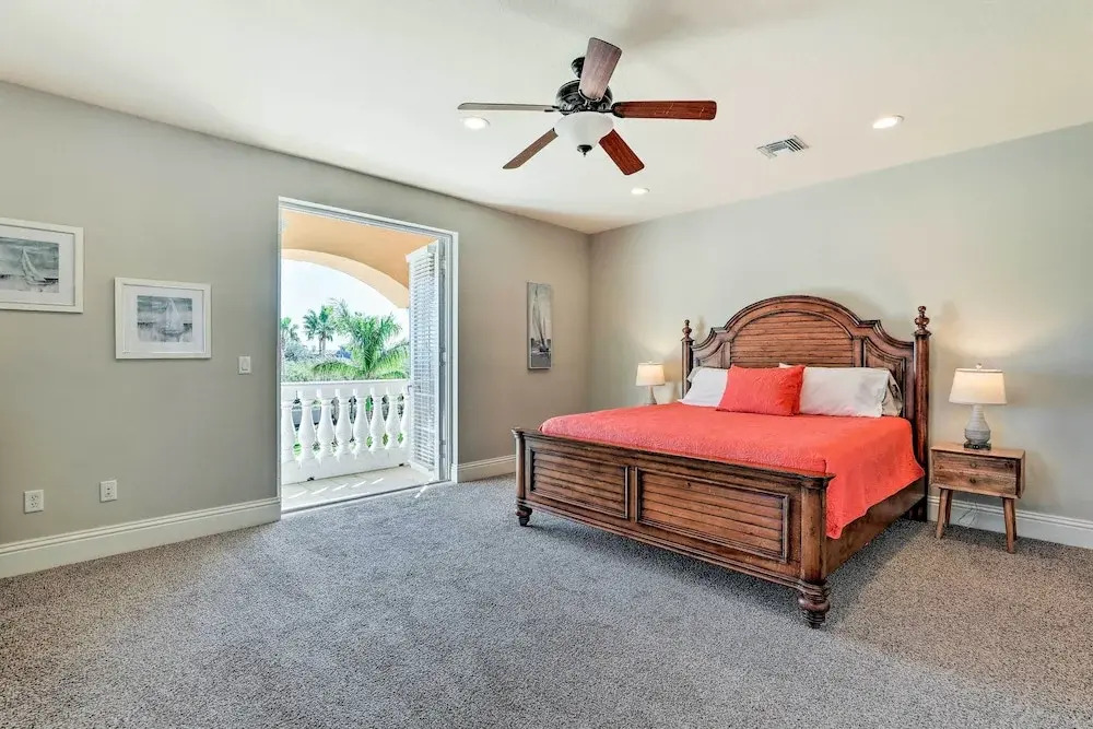 Apollo Beach House w/ Private Pool + Hot Tub